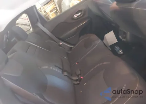 2015 Jeep Cherokee Latitude z USA, uszkodzony, nr VIN 1C4PJMCS6FW756485